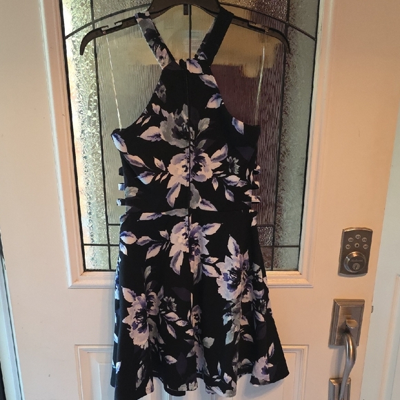 Xtraordinary Black and Blue Floral Backless Dress, Medium🖤💙 Like New Condition - Picture 5 of 8